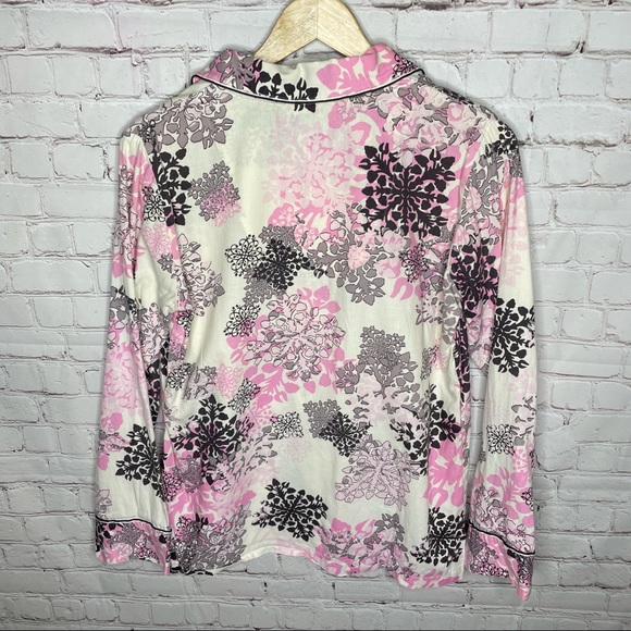 Victoria’s Secret Pink Floral Snowflake Flannel Button Up Pajama Top Small - Picture 5 of 6